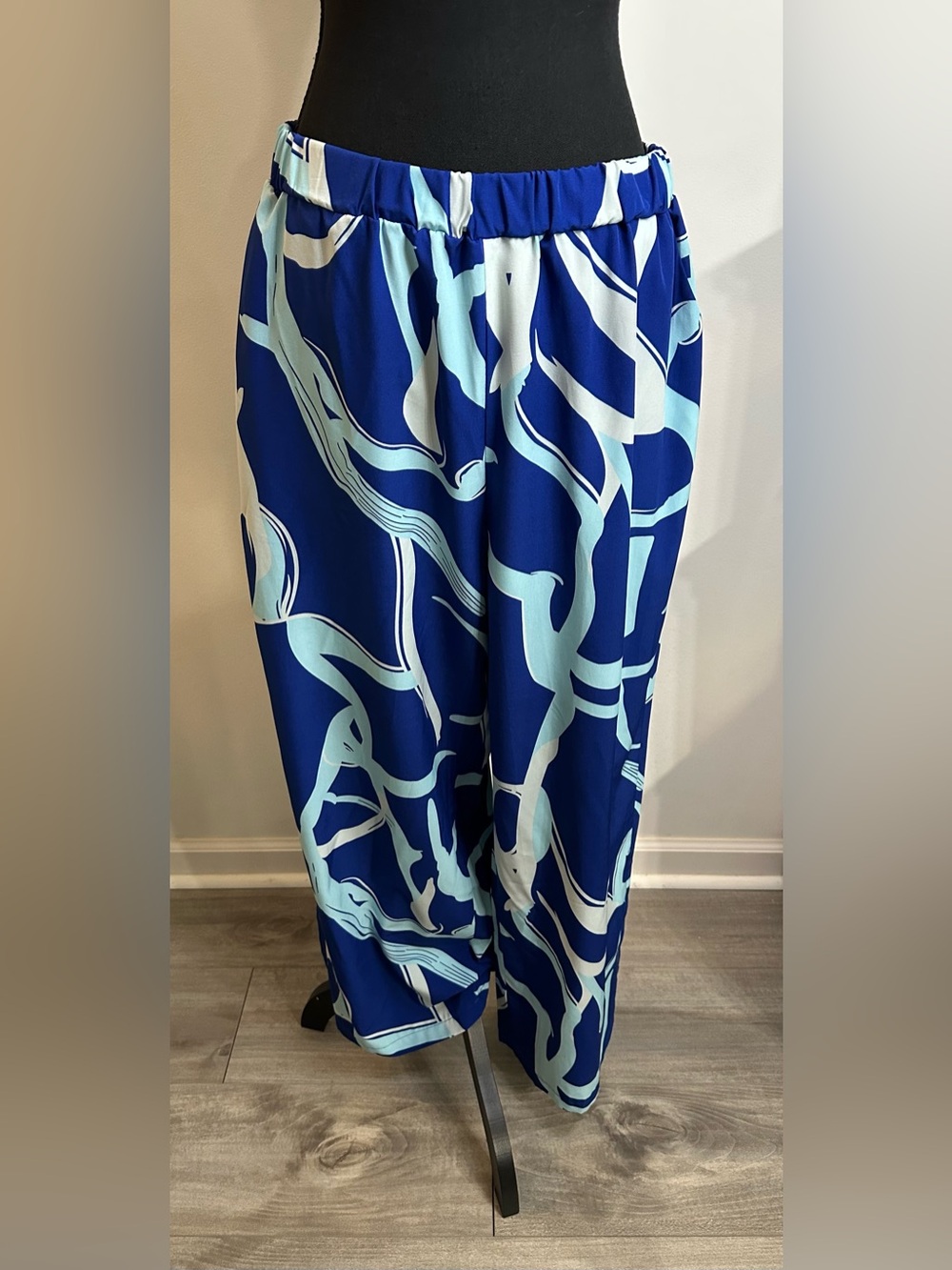 SHEIN Blue & White Abstract Print Two-Piece Wide Leg Pantsuit - Size 1X - Picture 2 of 15
